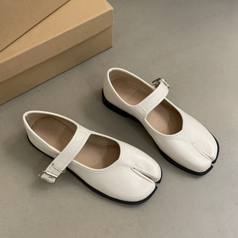 SUOJIALUN Autumn Women Flat Shoes Fashion Split Toe Flat Heel Laofer Shoes Shallow Soft Leather Casual Outdoor Mary Jane Shoes